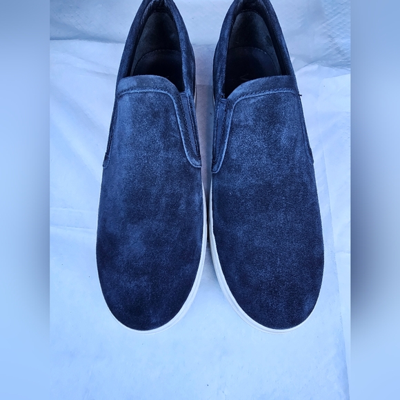 VINCE like NEW - Picture 2 of 6